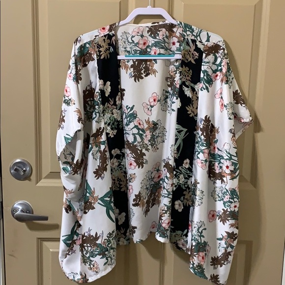 Jackets & Blazers - Floral Kimono